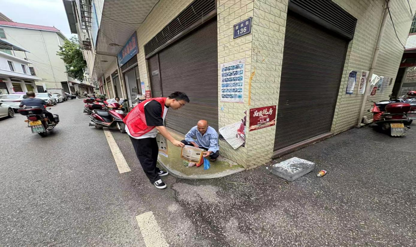 毛俊镇开展预防野生蘑菇中毒宣传活动