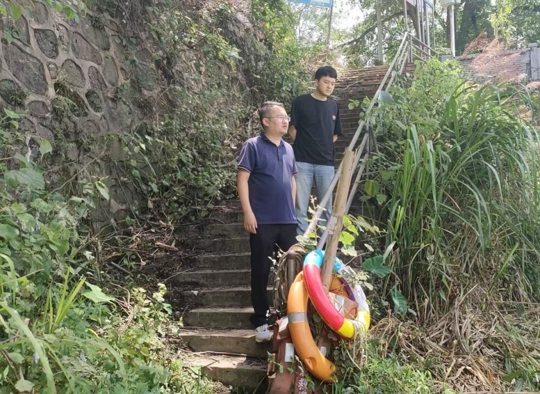 ​太平圩镇纪委：实地监督“防溺水” 筑牢生命“安全线”