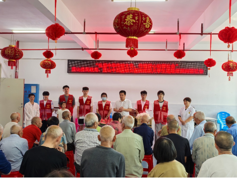 藍(lán)山縣民政局聯(lián)合藍(lán)山中西醫(yī)結(jié)合醫(yī)院組織大學(xué)生走進(jìn)湘江源敬老院開(kāi)展愛(ài)心活動(dòng)