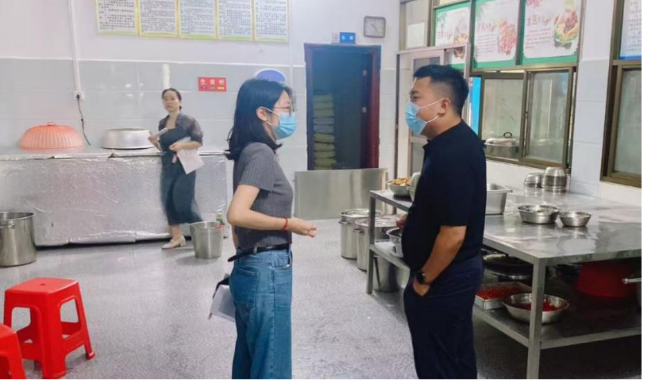 新圩鎮(zhèn)紀委：開展校園食堂專項檢查 守護學生舌尖上的安全