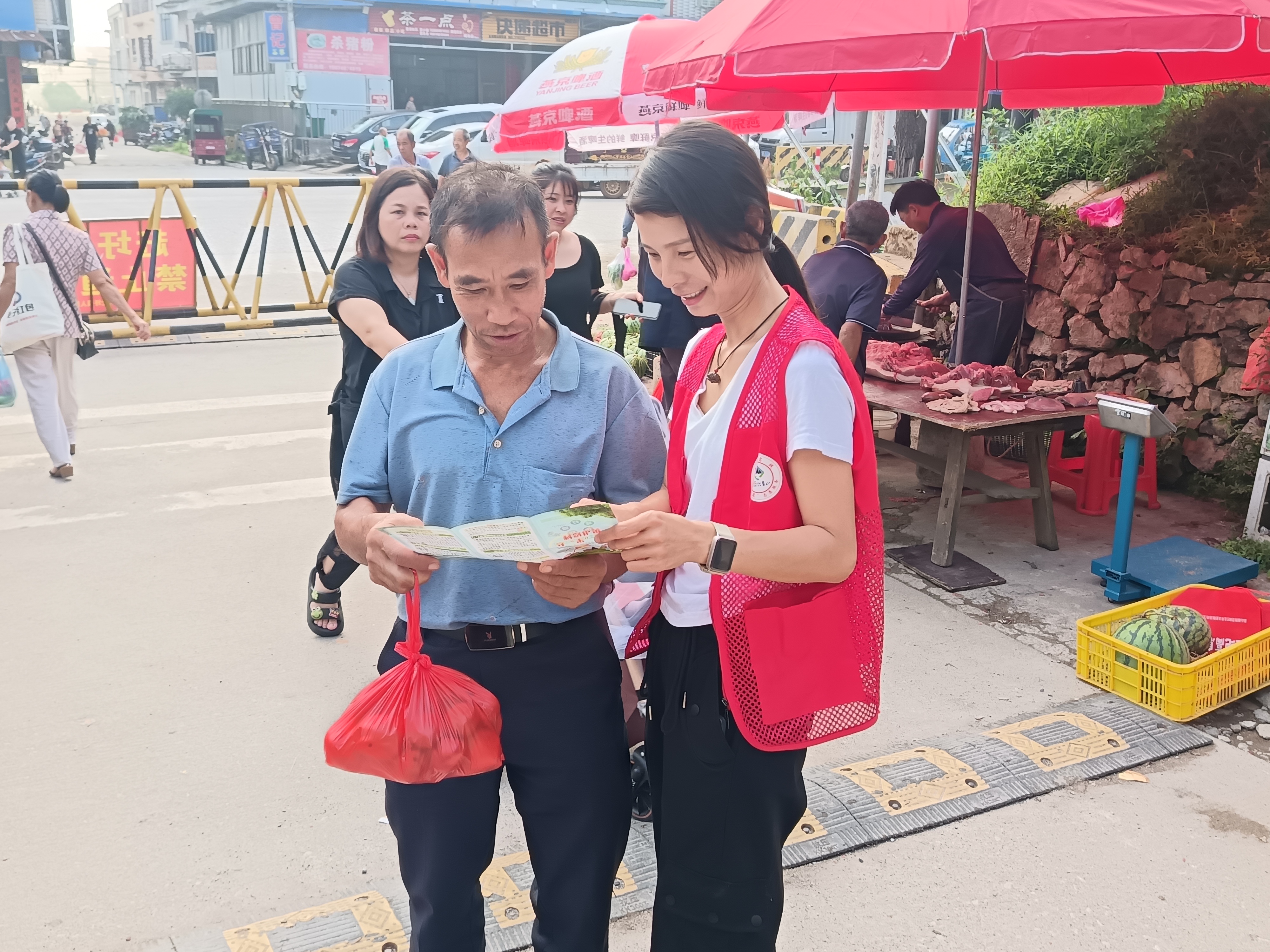 祠堂圩鎮(zhèn)：禁毒宣傳進(jìn)集市 共筑無毒安全線