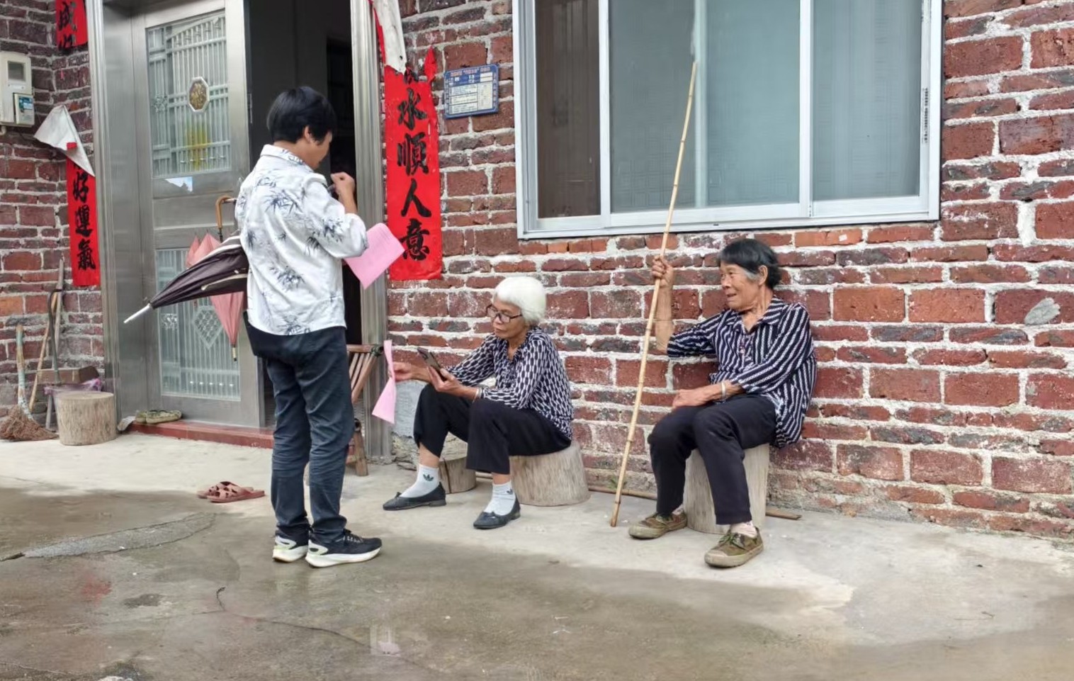祠堂圩镇开展暑期防溺水宣传活动