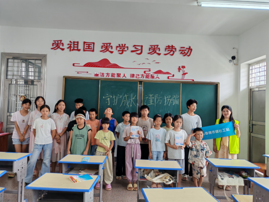藍(lán)山縣民政局聯(lián)合楠市鎮(zhèn)民政社工站開展“守護(hù)成長(zhǎng)·謹(jǐn)防拐騙”主題宣傳教育活動(dòng)