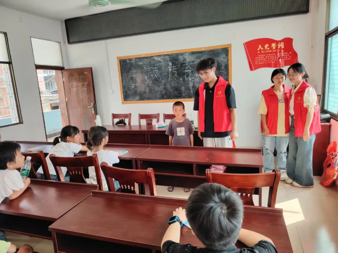 藍(lán)山縣開展大學(xué)生返家鄉(xiāng)社會實踐活動