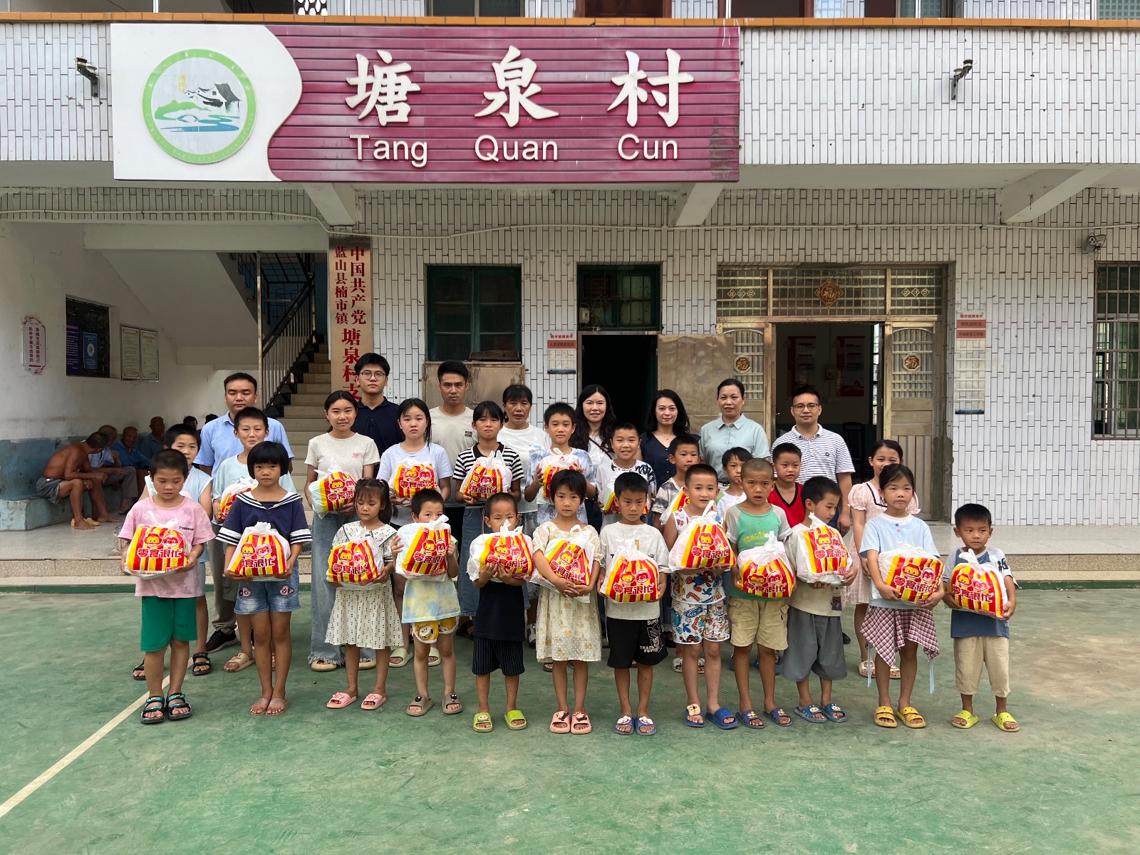 楠市鎮(zhèn)塘泉村暑期愛心班圓滿結(jié)業(yè)