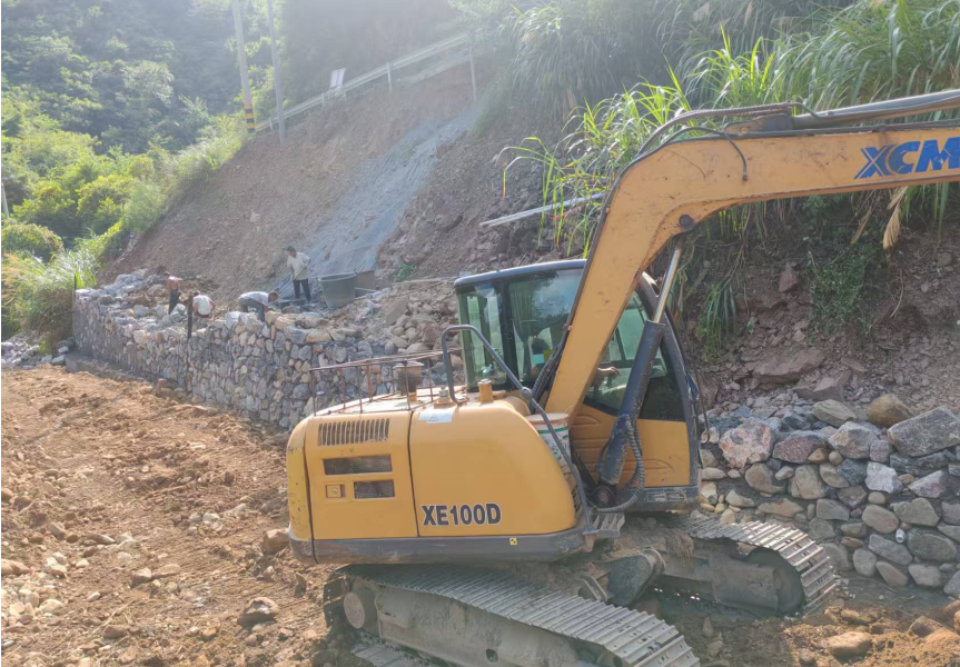 犁頭瑤族鄉(xiāng)：全力搶修水毀道路河堤，筑牢鄉(xiāng)村安全“防護(hù)網(wǎng)”