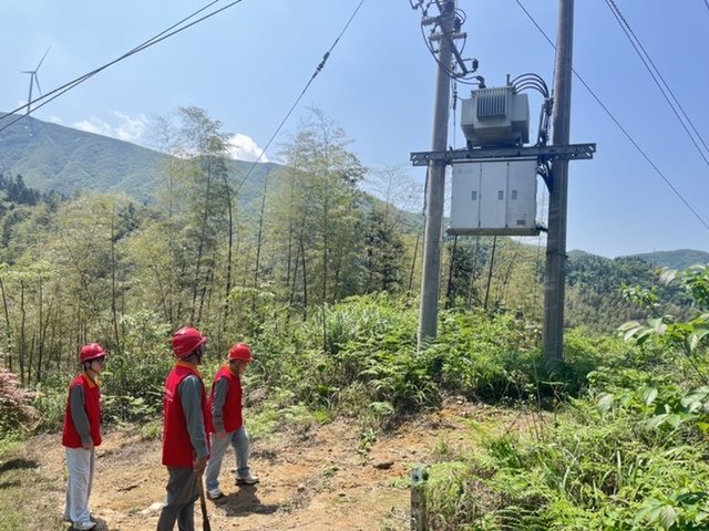 国网蓝山县供电公司开展节前景区特巡 电力满格护双节