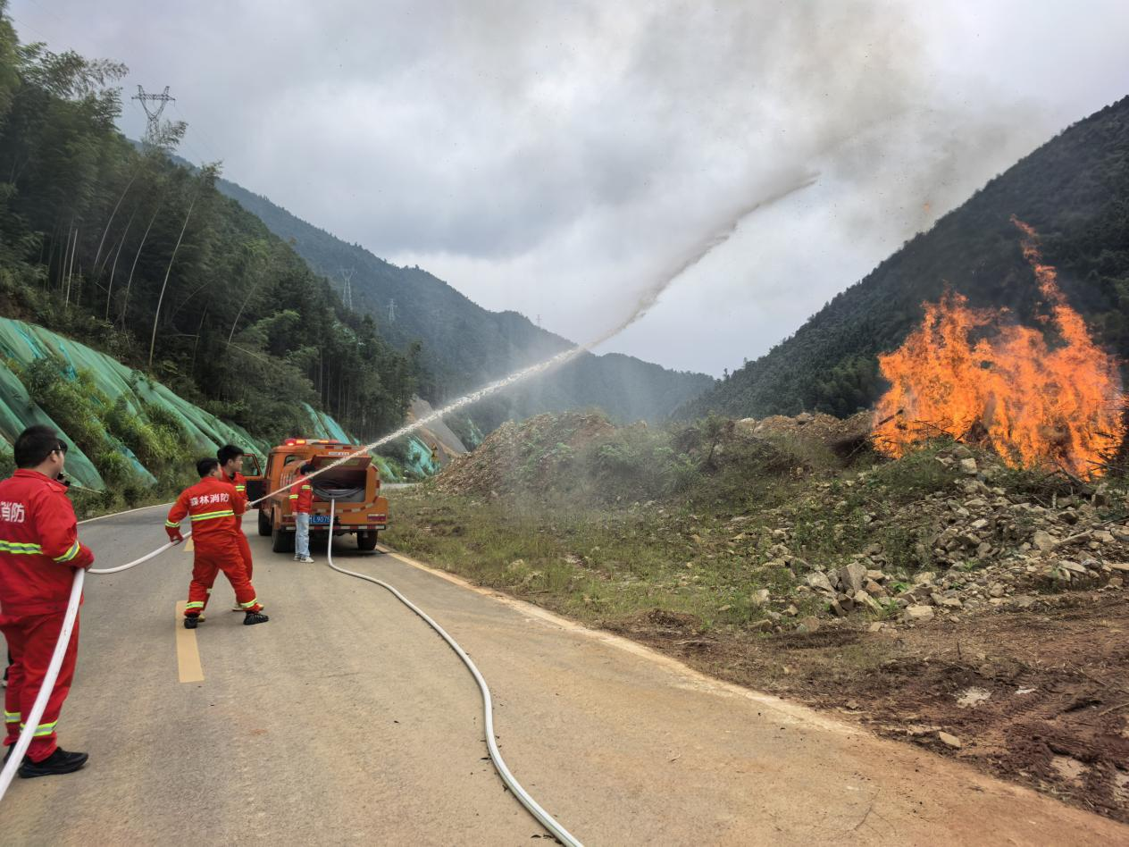 湘江源瑶族乡：以练代战砺精兵 筑牢秋冬森林防灭火“安全墙”