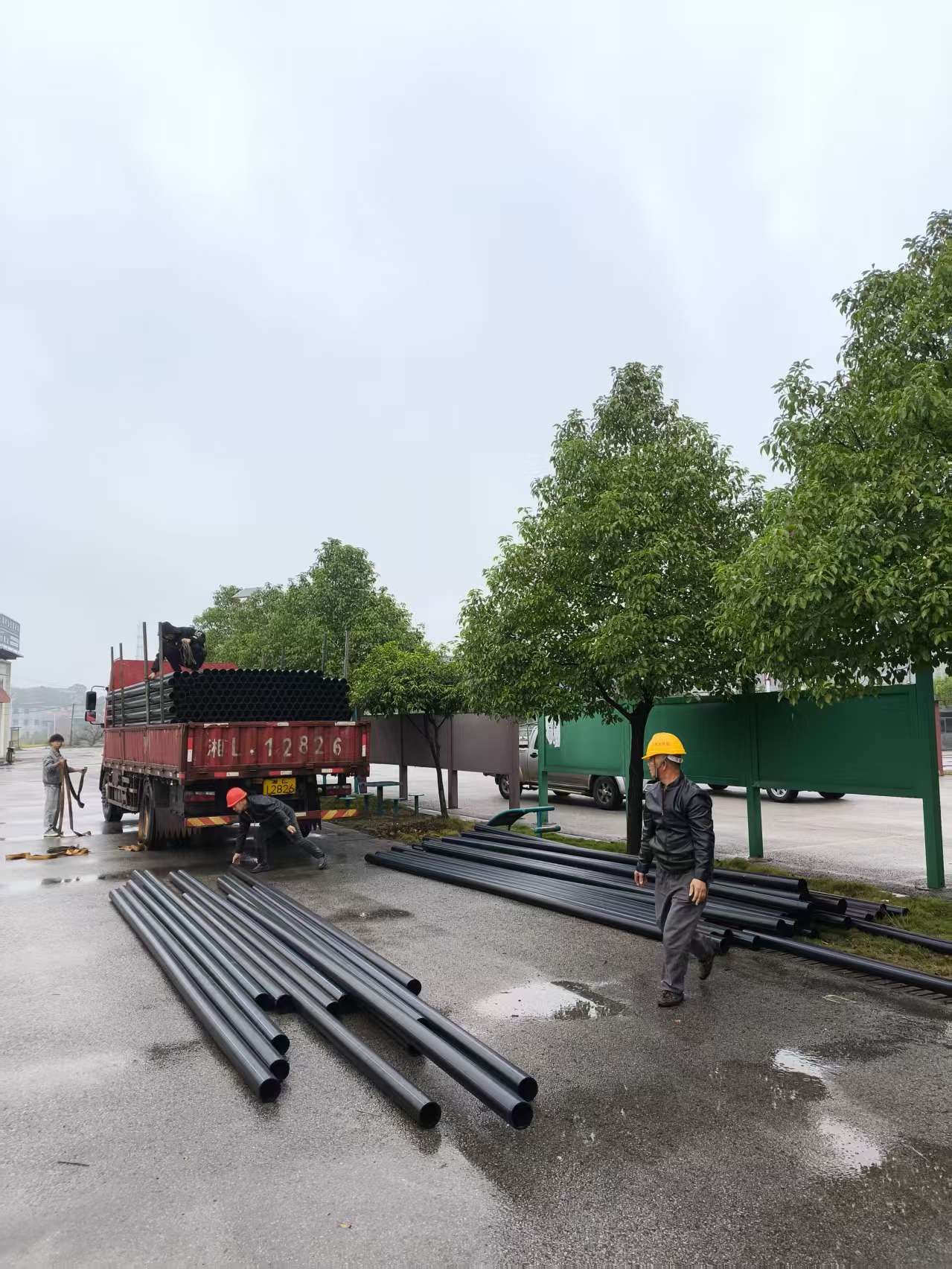 蓝山县自来水公司：水管铺进村 清泉润民心 城乡供水一体化安装工程启动