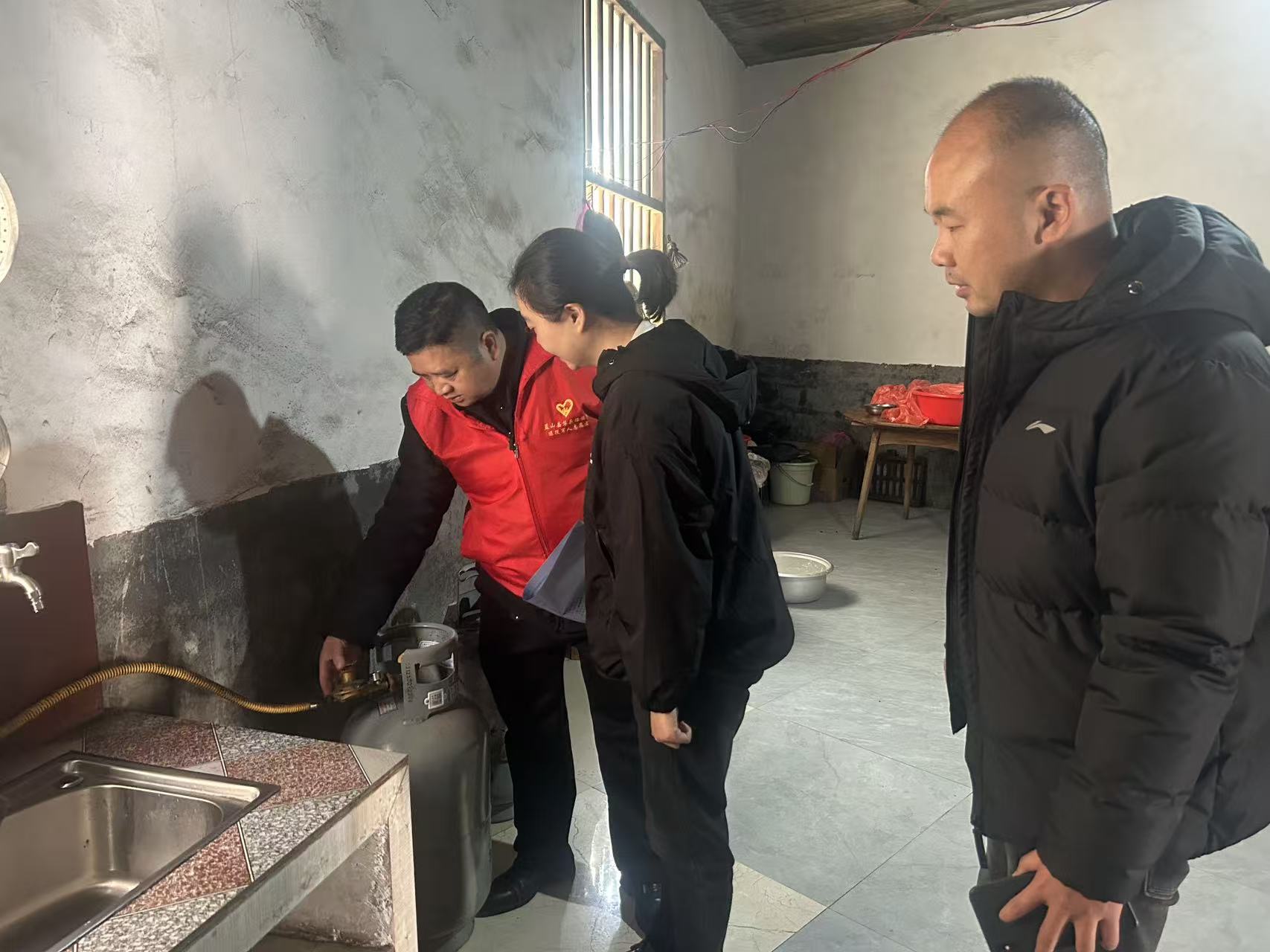 犁头瑶族乡：地毯式排查燃气隐患 全方位守护乡村安全