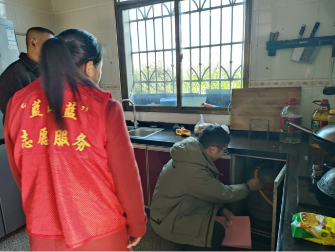 犁头瑶族乡开展燃气安全全面排查整治 筑牢群众安全防护网