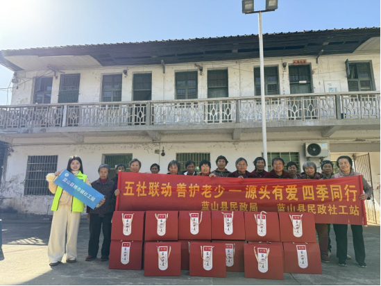 楠市镇开展“情暖邻里·饺香传情”暖心关爱活动