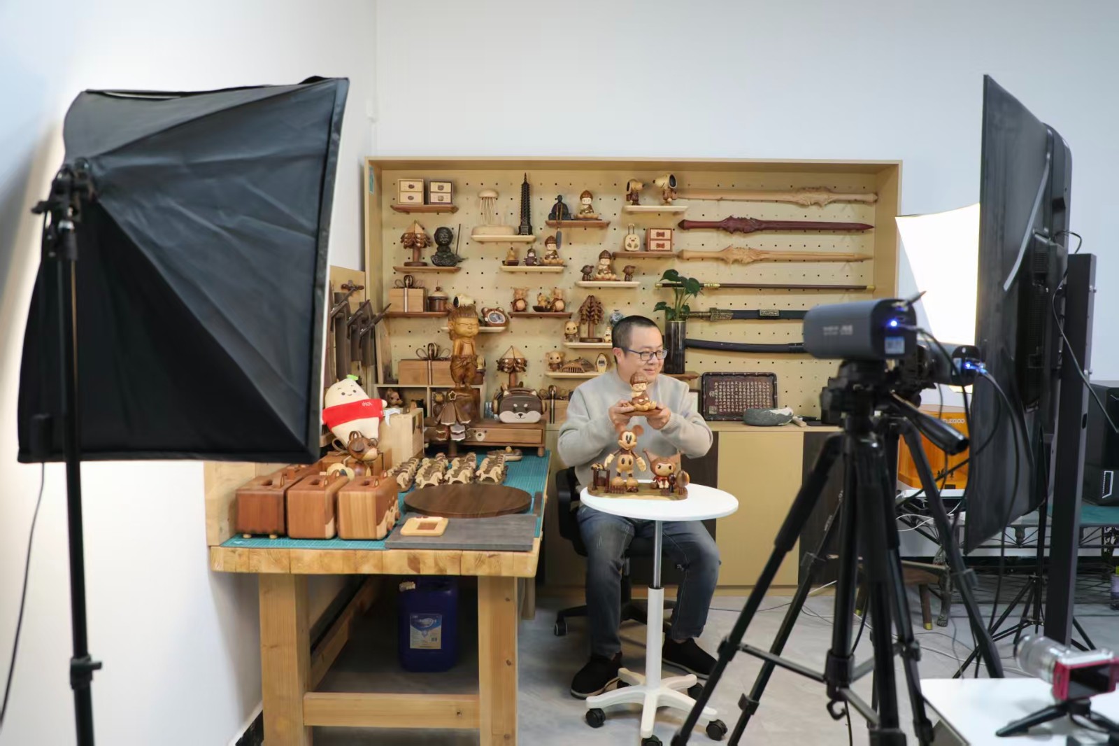 蓝山：“归雁”反哺家乡 带动群众家门口就业增收