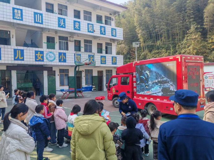 犁头瑶族乡联合县消防救援大队开展消防安全专项整治行动