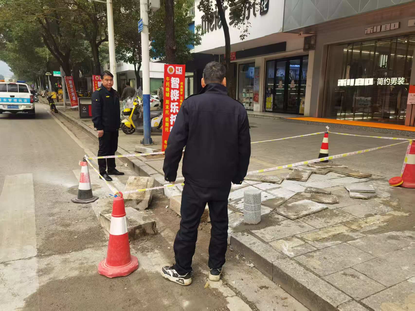 蓝山：靠前监督 强化城区道路无障碍设施安全管理“防火墙”