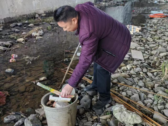 犁头瑶族乡：寒冬清河道 水畅岸洁暖民心