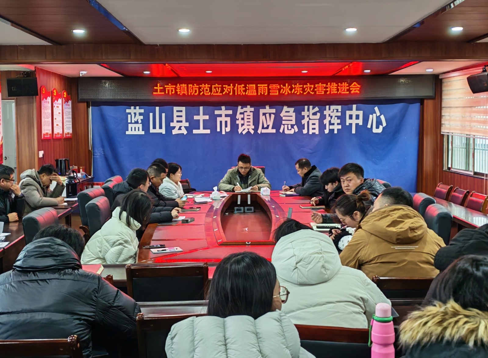 土市镇：积极应对低温雨雪冰冻天气 全力保障群众温暖过冬