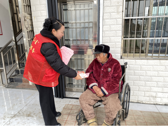 犁头瑶族乡：入户宣传“双管齐下”，筑牢安全“双防线”