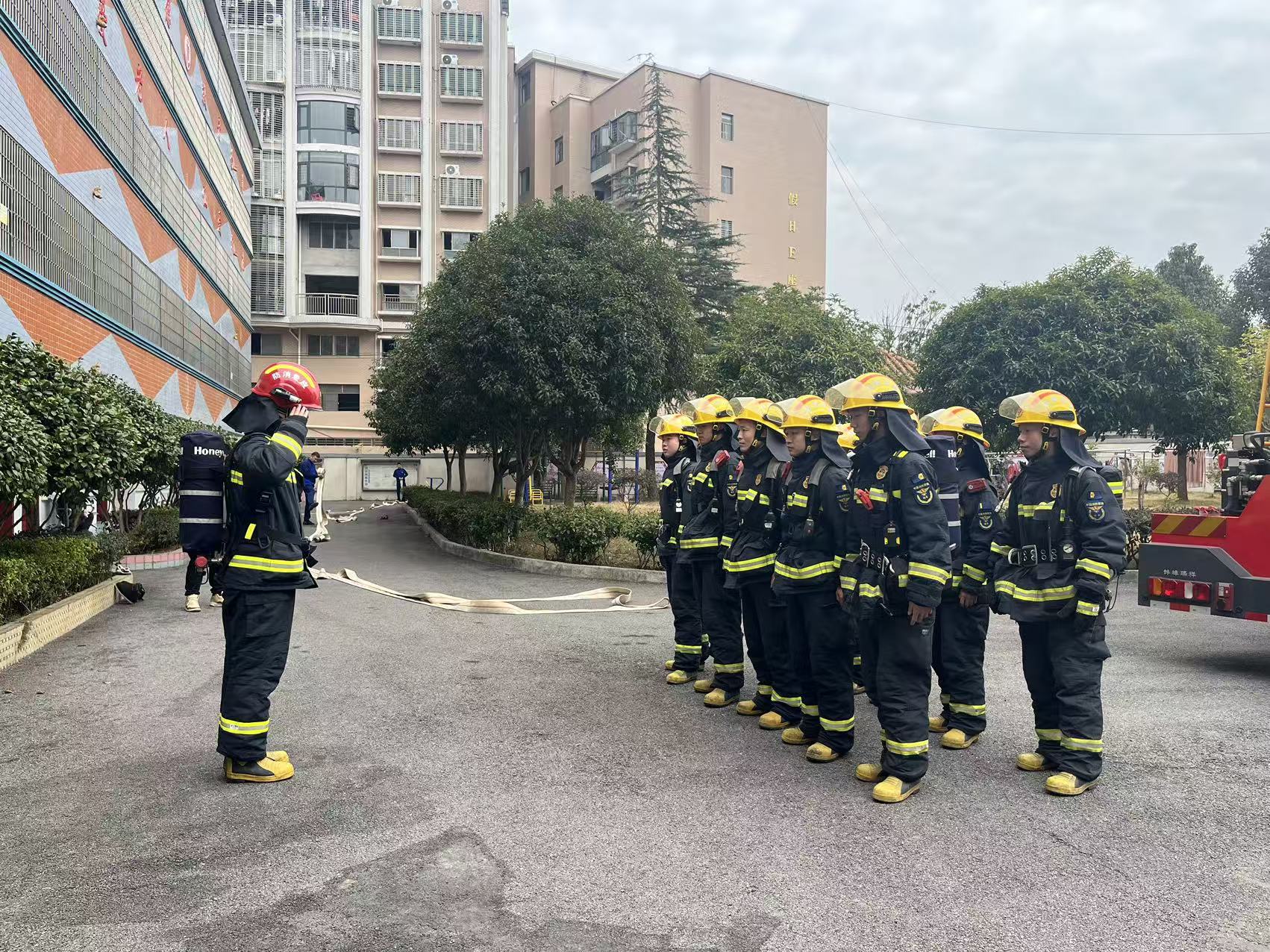 【新春走基层】蓝山县消防救援大队联合县民政局走进福利院开展消防应急疏散演练