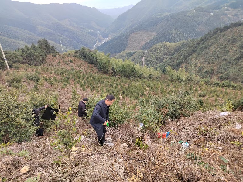 【新春走基层】汇源瑶族乡开展人居环境卫生集中清扫行动