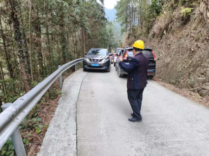 【新春走基层】节后返程遇车流高峰 犁头瑶族乡迅速响应保畅通