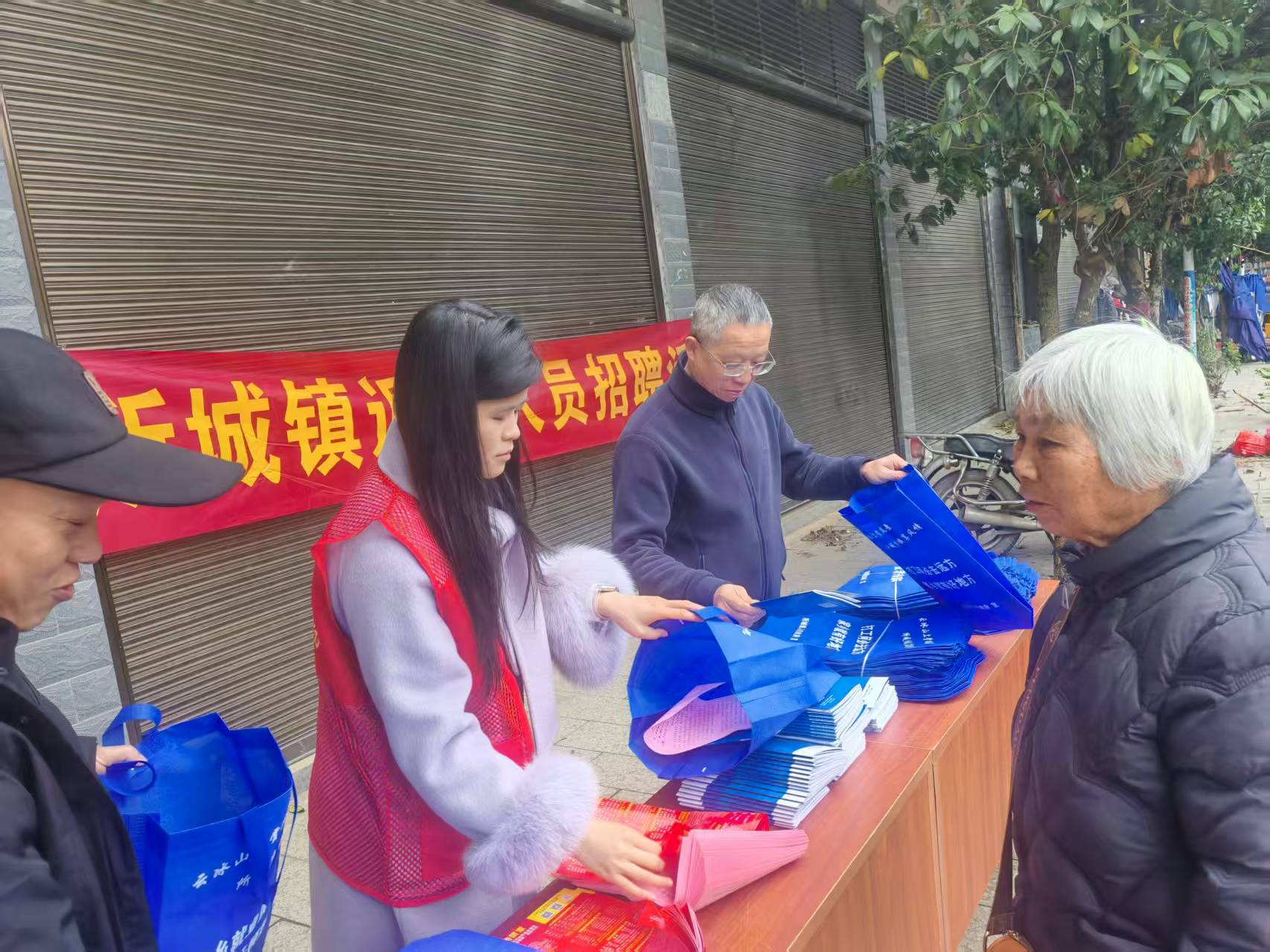 【新春走基层】所城镇：赶集日里送岗位 就业服务暖民心