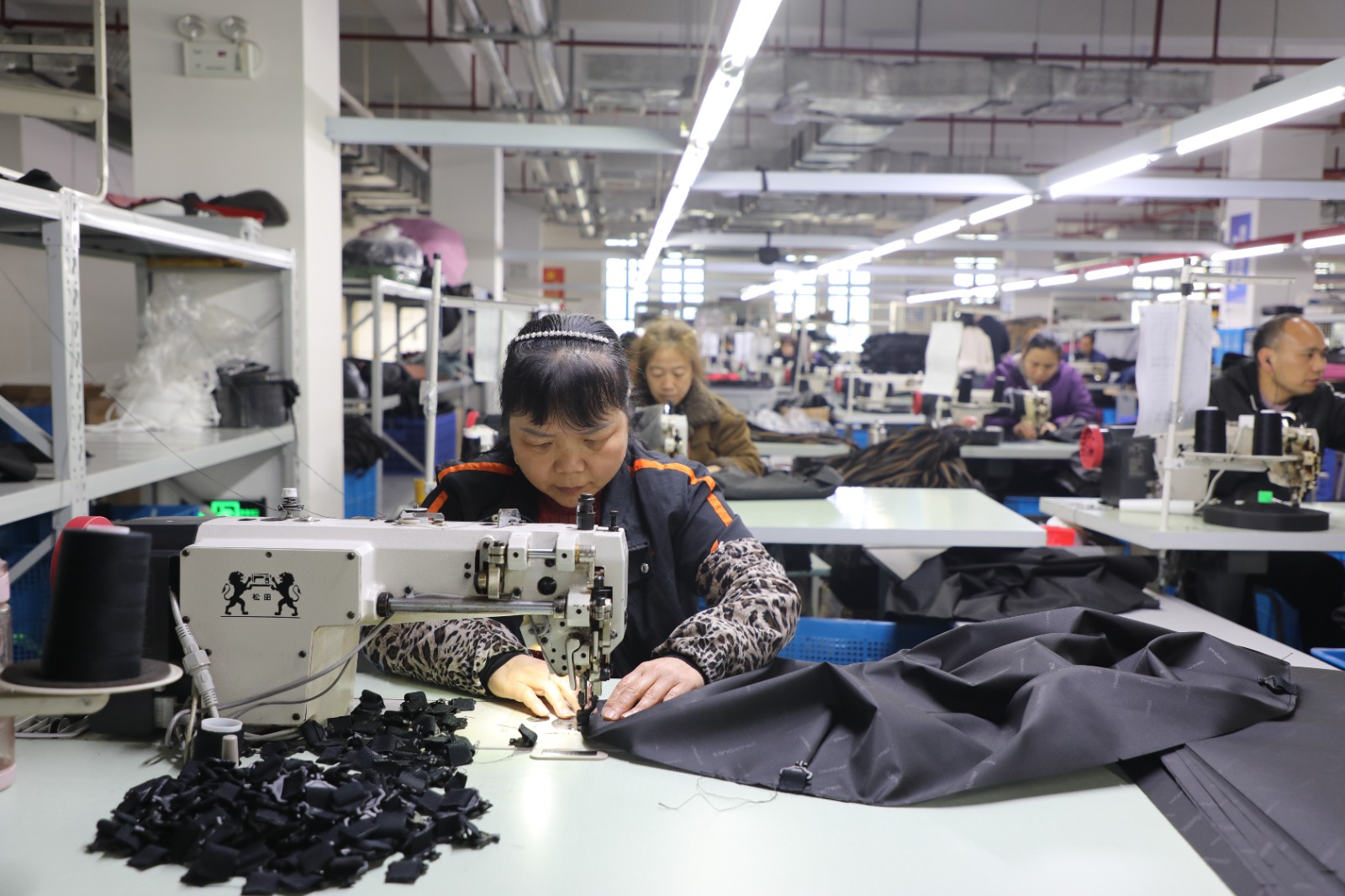 （图片新闻）蓝山：企业开足马力赶订单 全力冲刺“开门红”