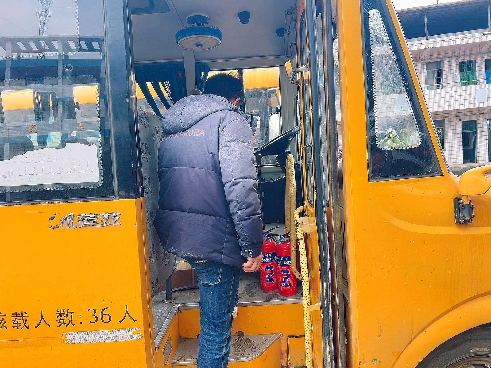 所城镇：校车“体检”迎开学 护航平安上学路