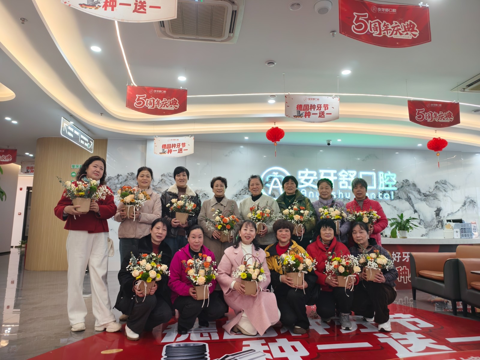 蓝山县老科协口腔健康分会开展插花竞技活动