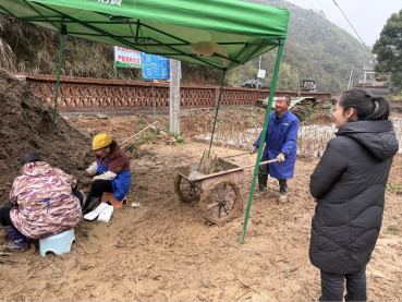 犁头瑶族乡：瑶乡春来早，育苗正当时