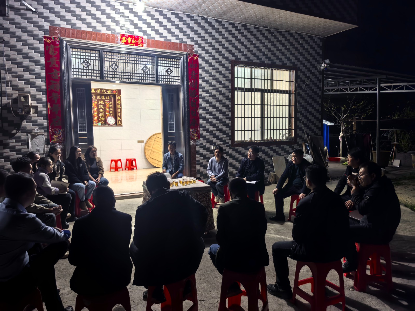李艳辉到犁头瑶族乡开展“联村解忧”屋场会
