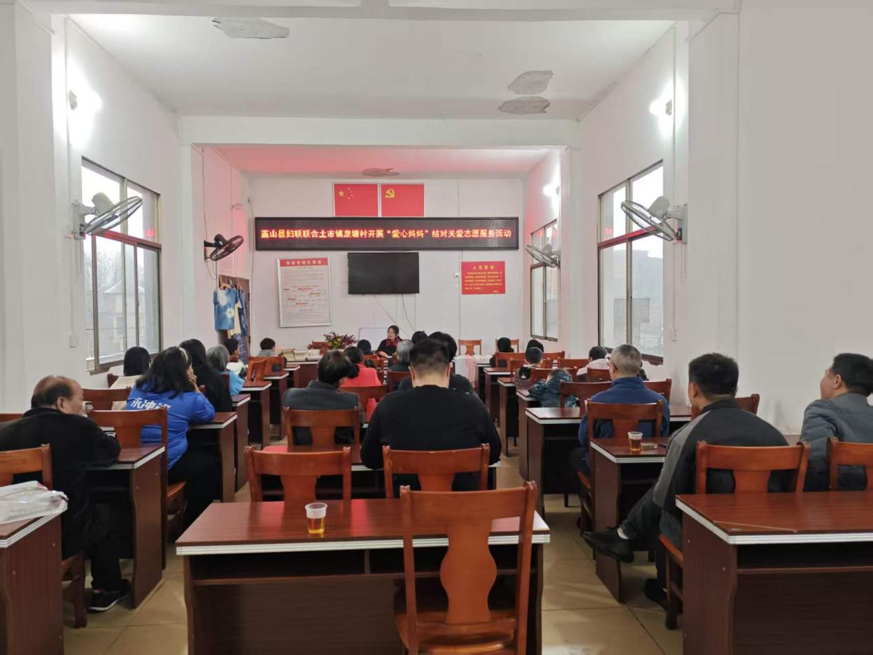 土市镇：“爱心妈妈”在行动 温情关爱留守儿童