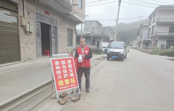浆洞瑶族乡：打好清明森林防灭火“主动仗” 引领文明祭扫“新风尚”