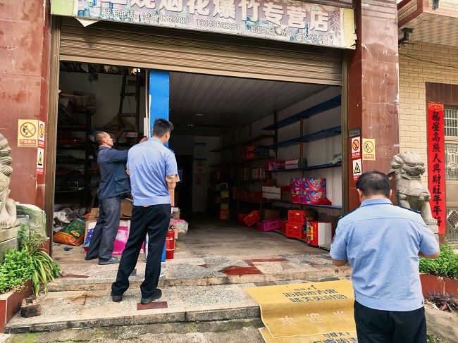 祠堂圩镇开展烟花爆竹安全专项检查行动
