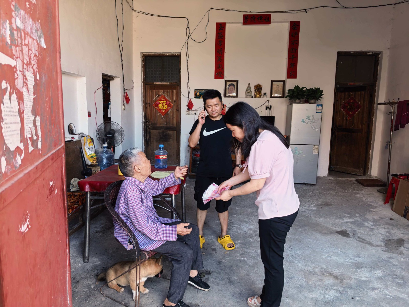 祠堂圩镇纪委开展计生特殊家庭走访慰问活动
