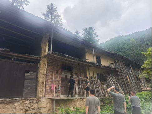 犁头瑶族乡：未雨绸缪抓防汛 入户排查危房保平安