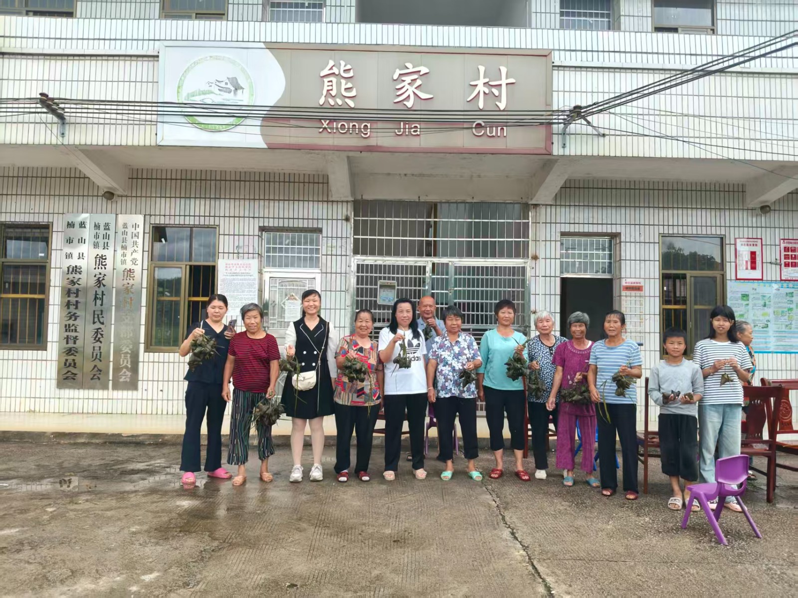楠市镇：浓情端午粽飘香 党群连心暖熊家