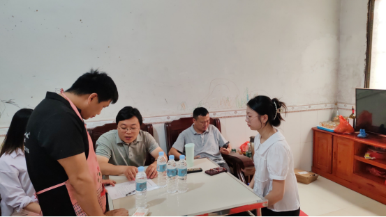 大桥瑶族乡联合县民族中学开展暑期家访活动