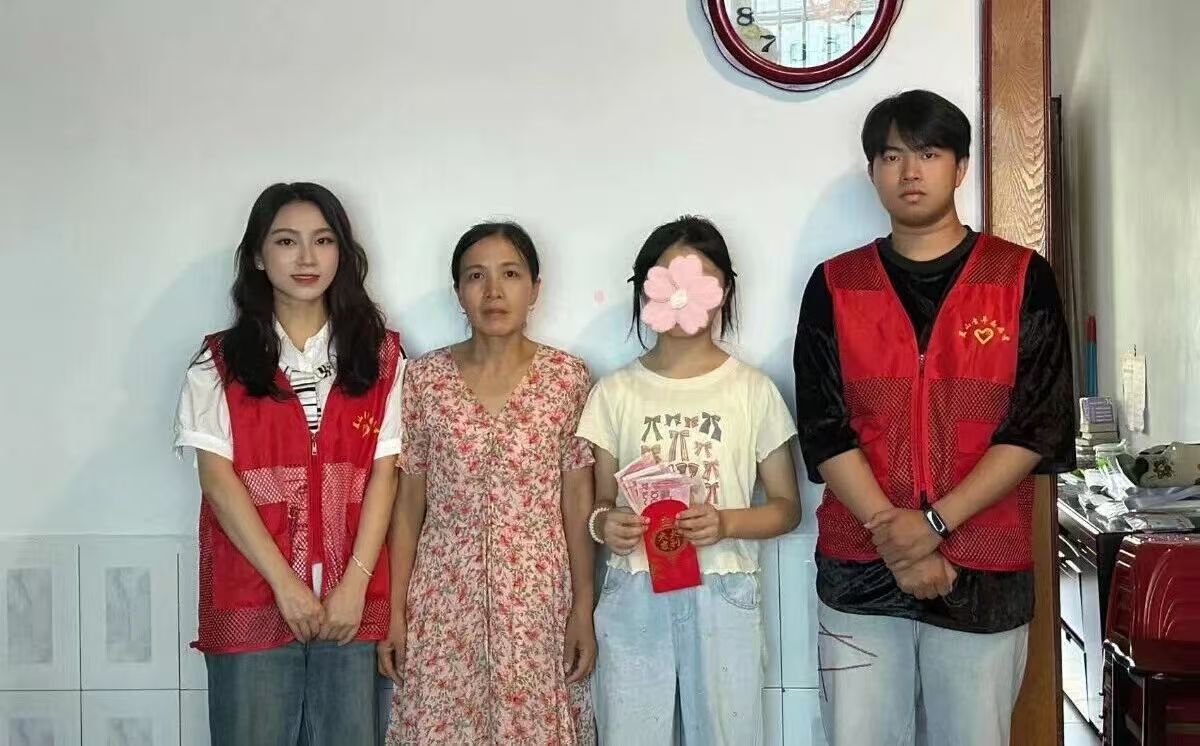 蓝山团县委开展“希望工程1+1助学行动”入户走访慰问活动