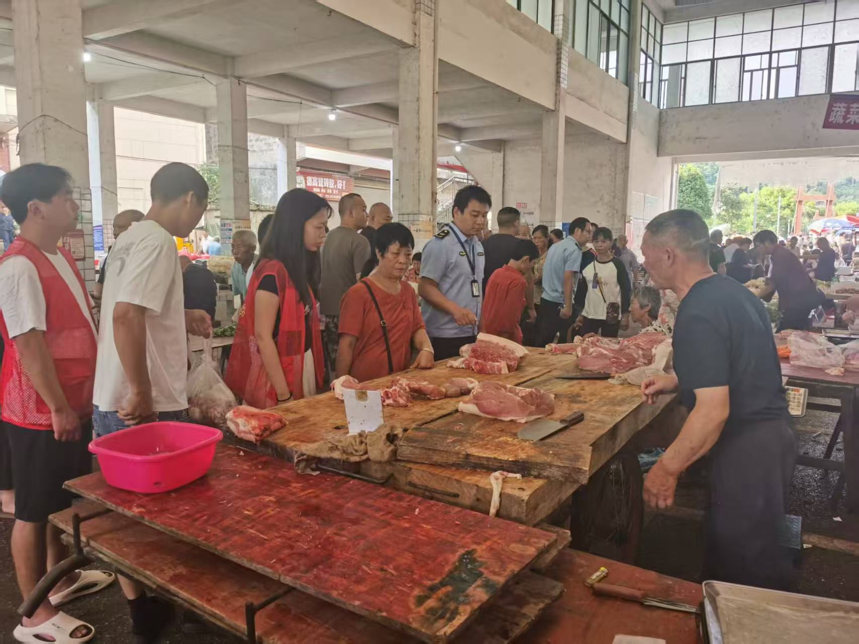 毛俊镇联合多部门开展白板肉专项整治行动