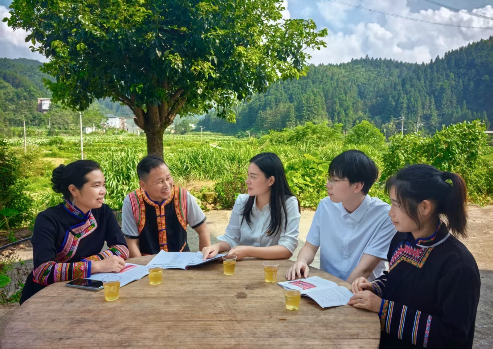 所城镇：走进舜源村，共话民族团结情