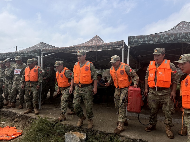 汇源瑶族乡组织参加基干民兵比武竞赛活动