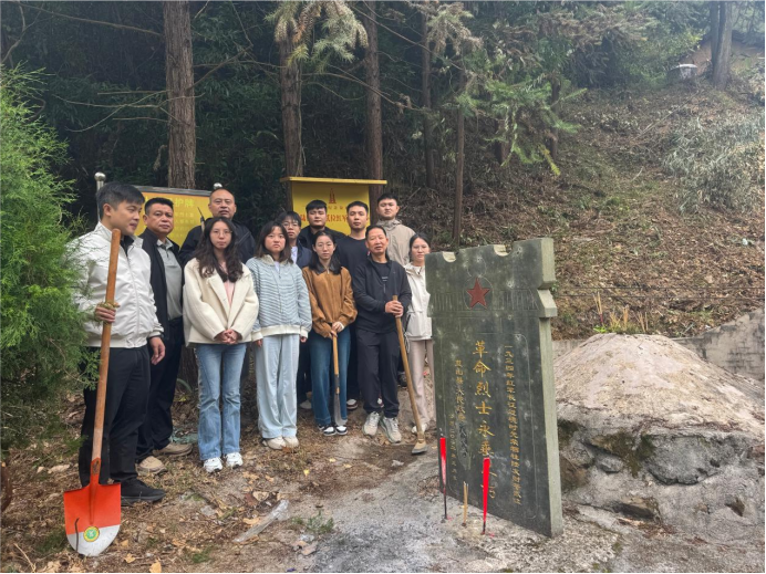 犁头瑶族乡开展纪念红军长征胜利90周年祭扫活动